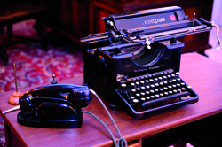 Mquina de escrever e telefone do gabinete da diretoria