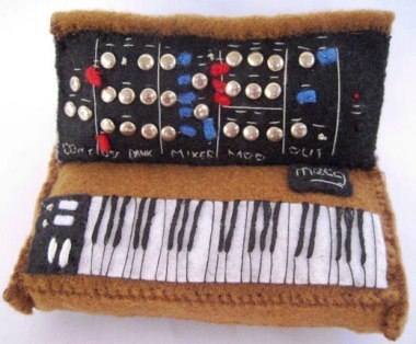 felt_mini_moog.jpg