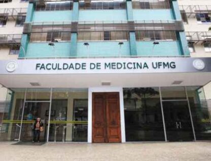 Foto mostra fachada da Faculdade de Medicina da UFMG