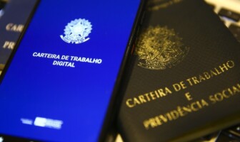 Carteira de trabalho digital e física