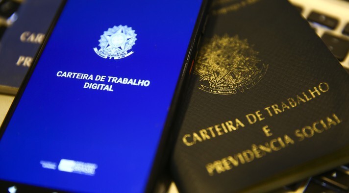 Carteira de trabalho digital e física