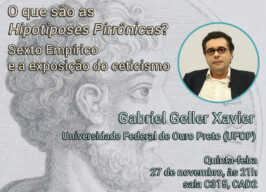 A imagem é um cartaz de divulgação de um evento, com um fundo de textura levemente desgastada e um desenho em marca d'água de uma figura antiga com barba, que se assemelha a um filósofo grego. O texto principal, em letras claras, pergunta "O que são as Hipotiposes Pirrônicas?". Abaixo, lê-se "Sexto Empírico e a exposição do ceticismo". No canto superior direito, um círculo azul contém uma foto de um homem de óculos e cabelo escuro, vestido com um terno. Mais abaixo, o nome "Gabriel Geller Xavier" e a afiliação "Universidade Federal de Ouro Preto (UFOP)" são apresentados. A data, horário e local do evento são "Quinta-feira 27 de novembro, às 21h sala C315, CAD2". O logotipo da "UFMG" está no canto inferior direito.