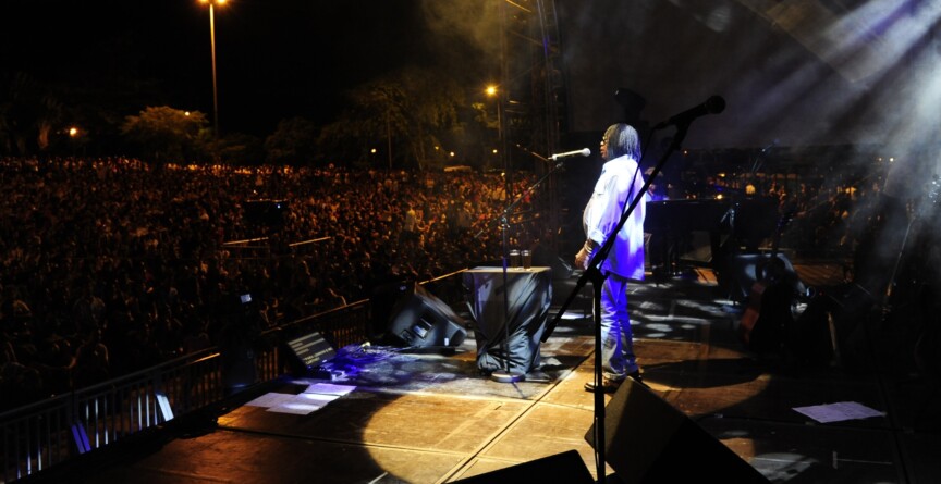 Milton Nascimento em show realizado no gramado da Reitoria, no campus Pampulha, em novembro de 2012
