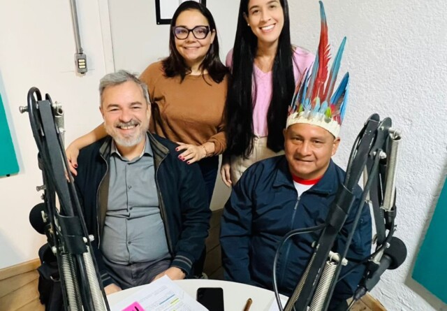 Gravação do Enchendo a Linguística no estúdio da Rádio UFMG Educativa