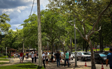 Pessoas circulando pelo campus Pampulha da UFMG no dia da aplicação das provas da Etapa 1 do Seriado UFMG