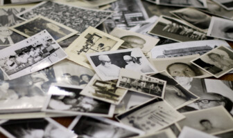Fotografias históricas espalhadas