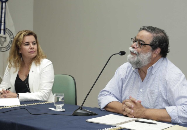 Sandra Regina Goulart Almeida e João Antonio de Paula em 2019, na abertura do ciclo de conferências e seminários 'Tempos presentes'