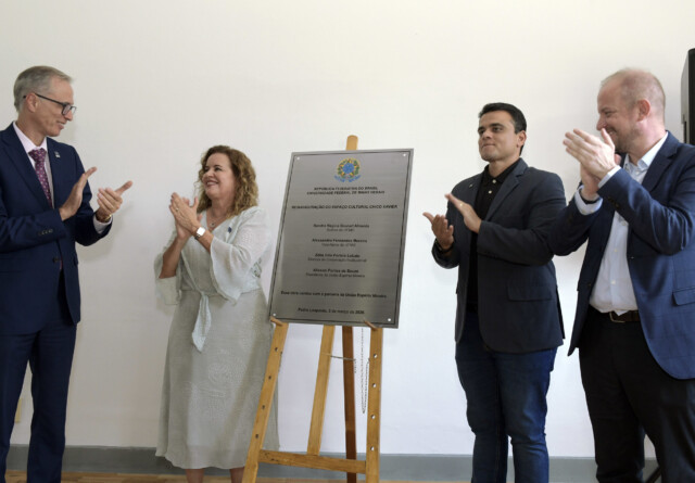 Descerramento de placa de reinauguração do Espaço Cultural Chico Xavier
