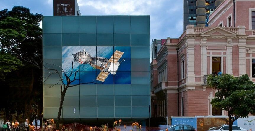 Fachada do Espaço do Conhecimento UFMG, na Praça da Liberdade