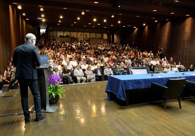 Vladimir Saflate ministra aula magna