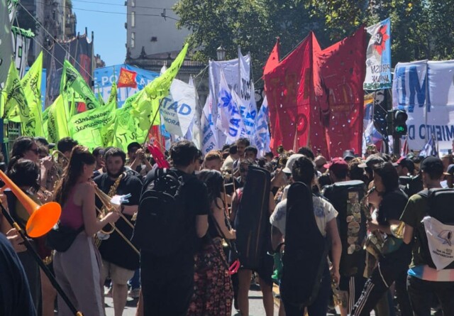 Manifestação Buenos Aires - Rádio UFMG Educativa