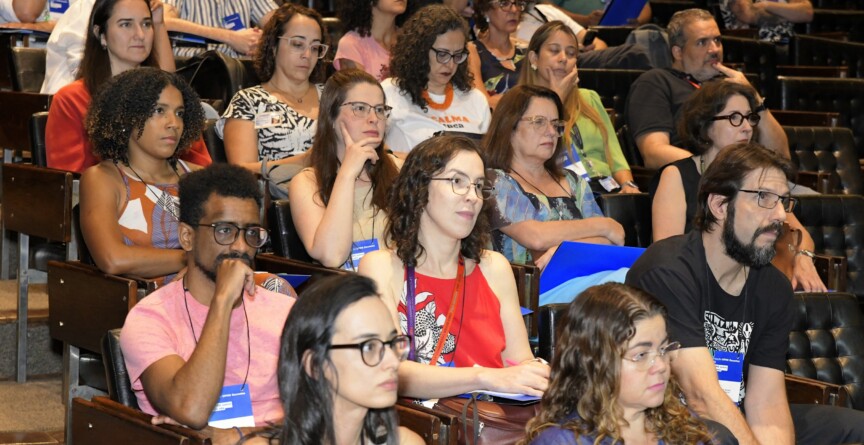 Grupo de professores no auditório da Reitoria