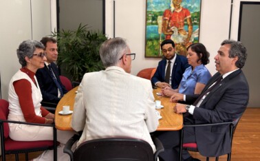 Segundo Alessandro Moreira (de costas), a aproximação com a Universidade deve favorecer a divulgação e a preservação do patrimônio cultural