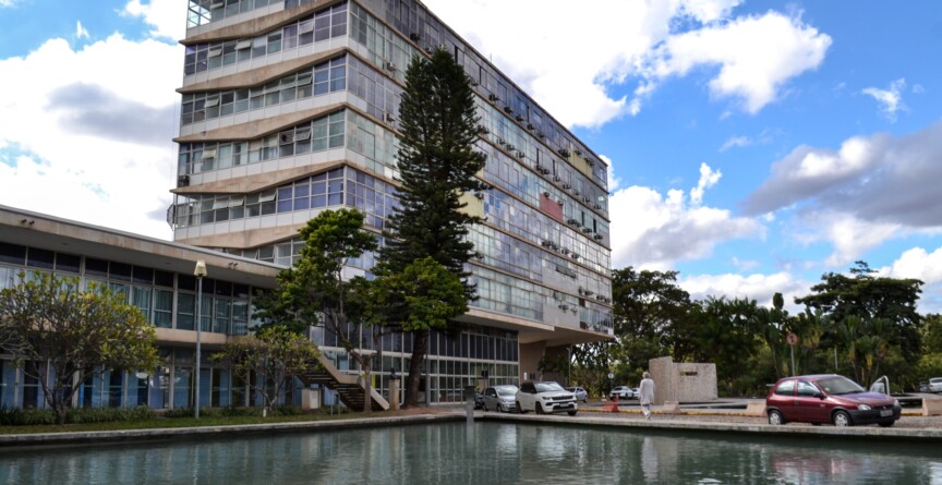 Prédio da Reitoria, no campus Pampulha