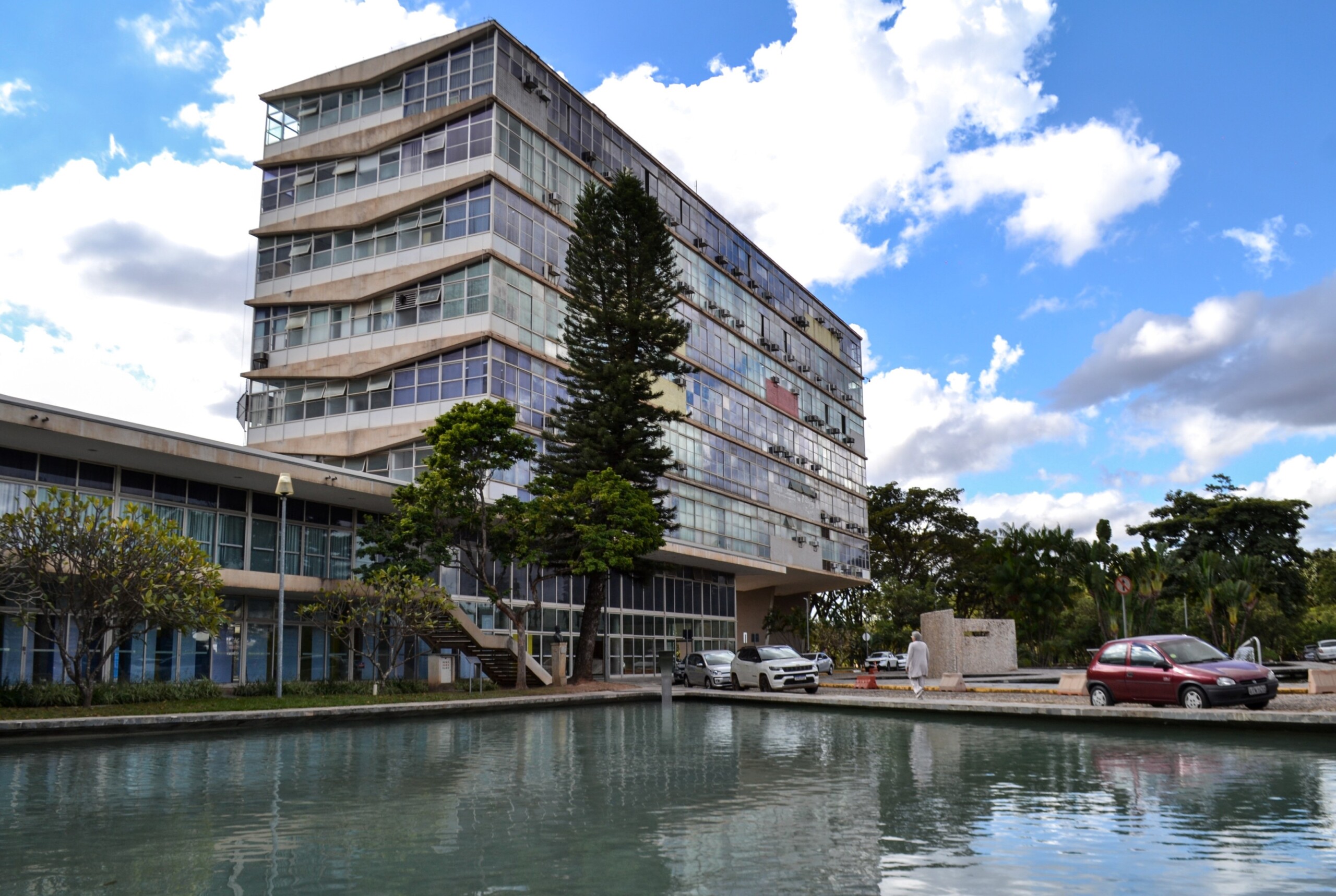 Prédio da Reitoria, no campus Pampulha