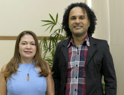 Bibliotecários Izabel Araújo e Wellington Marçal