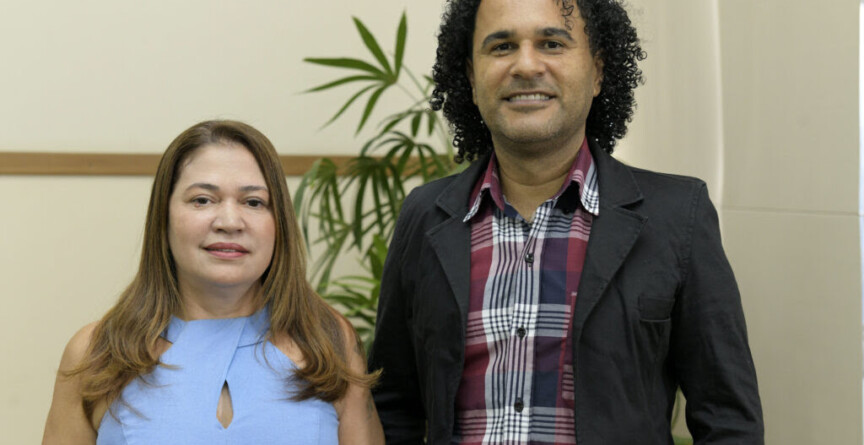 Bibliotecários Izabel Araújo e Wellington Marçal