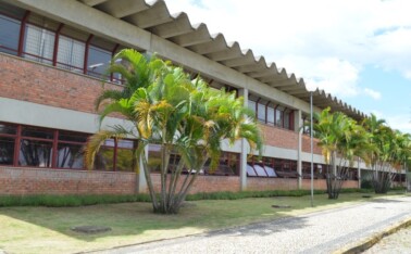 Fachada da Unidade Administrativa 3, prédio que sedia o IEAT