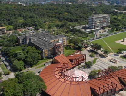 Vista aérea da praça de serviços