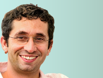 Victor Giraldo desenvolve pesquisas na área de Educação, com ênfase em formação de professores, estudos curriculares e colonialidade