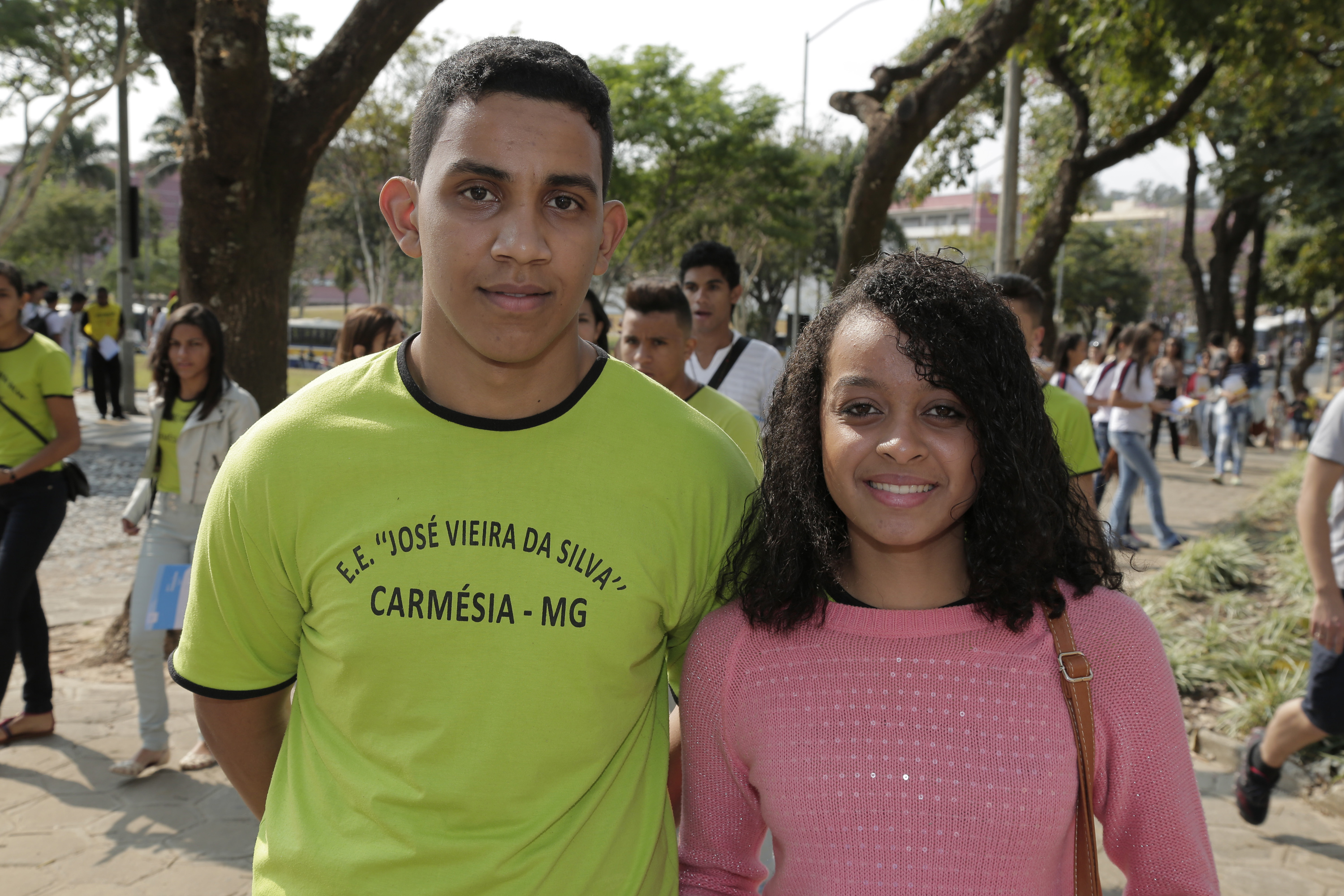 Mariane Cristine Silva Oliveira e Marcos Paulo Vieira Souza, vieram de Carmésia para visitar a Mostra das Profissões. Foto: Foca Lisboa