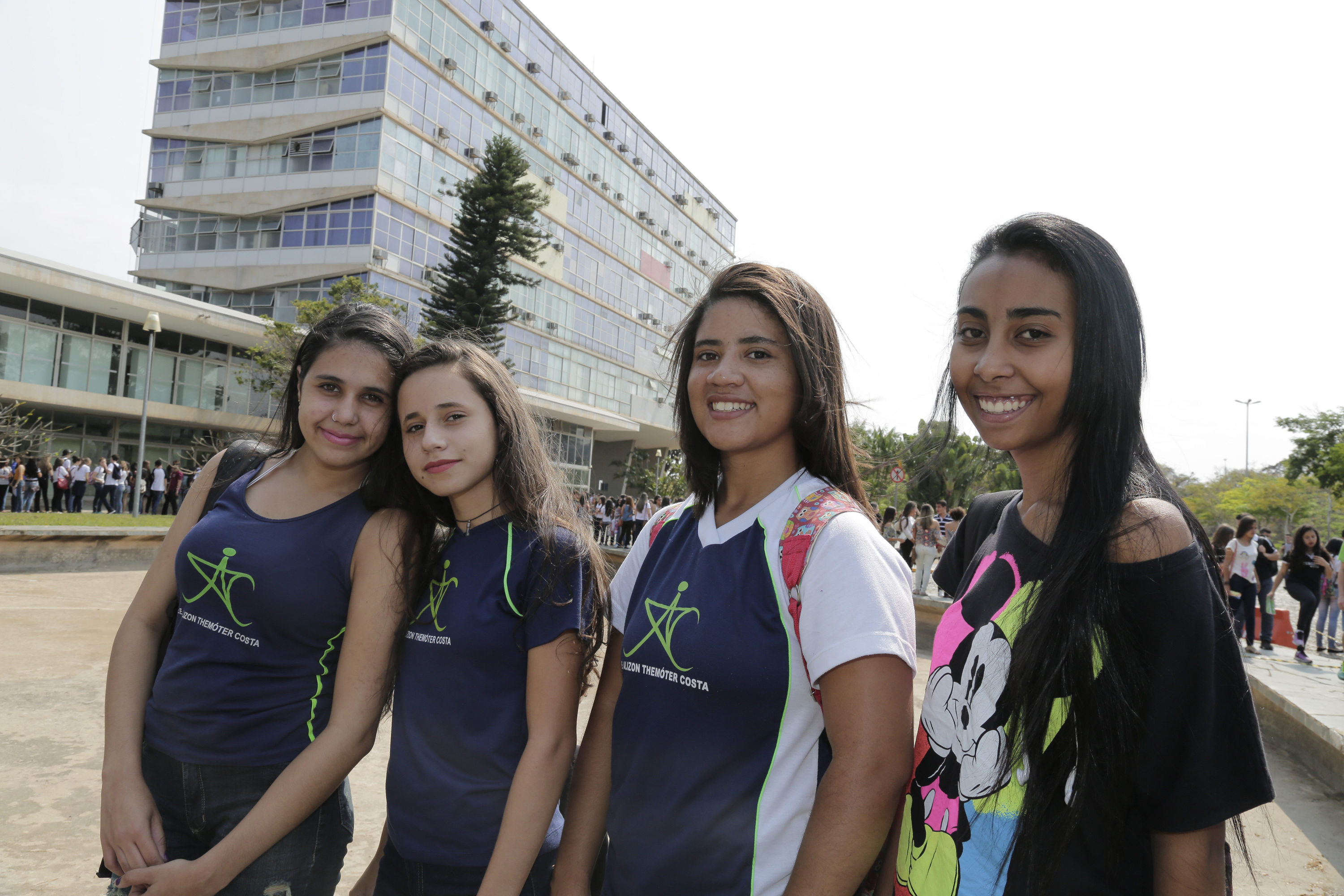 Giovana, Franciele, Mariana e Débora, da Escola Estadual Alizon Themóter Costa, em Ribeirão das Neves, na Mostra das Profissões da UFMG. 