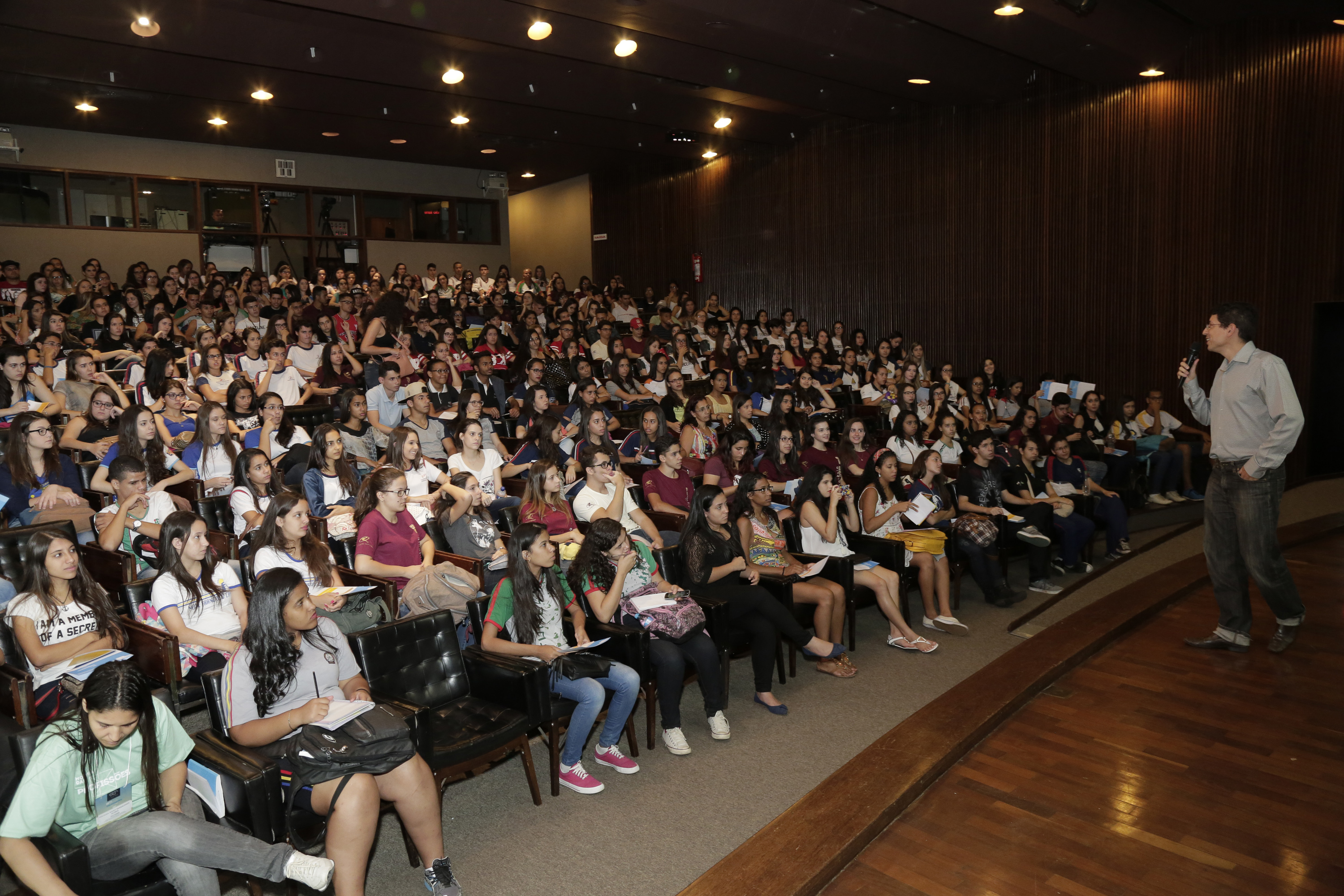 Em palestra sobre o curso de Medicina, professor Nathan Mendes Souza fala sobre médico de família