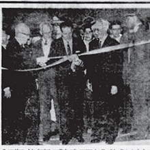 "João Goulart inaugurou na Cidade Universitária o prédio da reitoria", destaca o jornal Estado de Minas em 27 de outubro de 1962. O descerramento da placa comemorativa marcou a inauguração do prédio, com cerca de onze mil metros quadrados de área construída. Miniatura