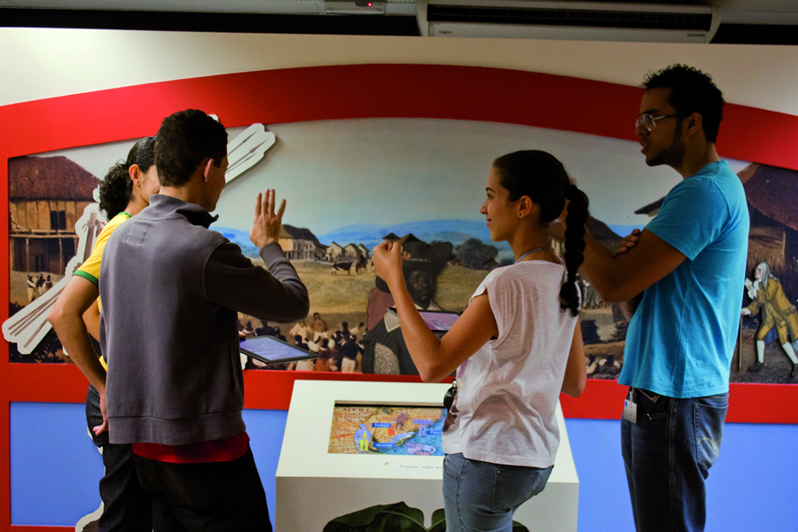 Visita guiada em Libras no Espaço do Conhecimento UFMG.  Foto: Kayke Quadros/Espaço do Conhecimento