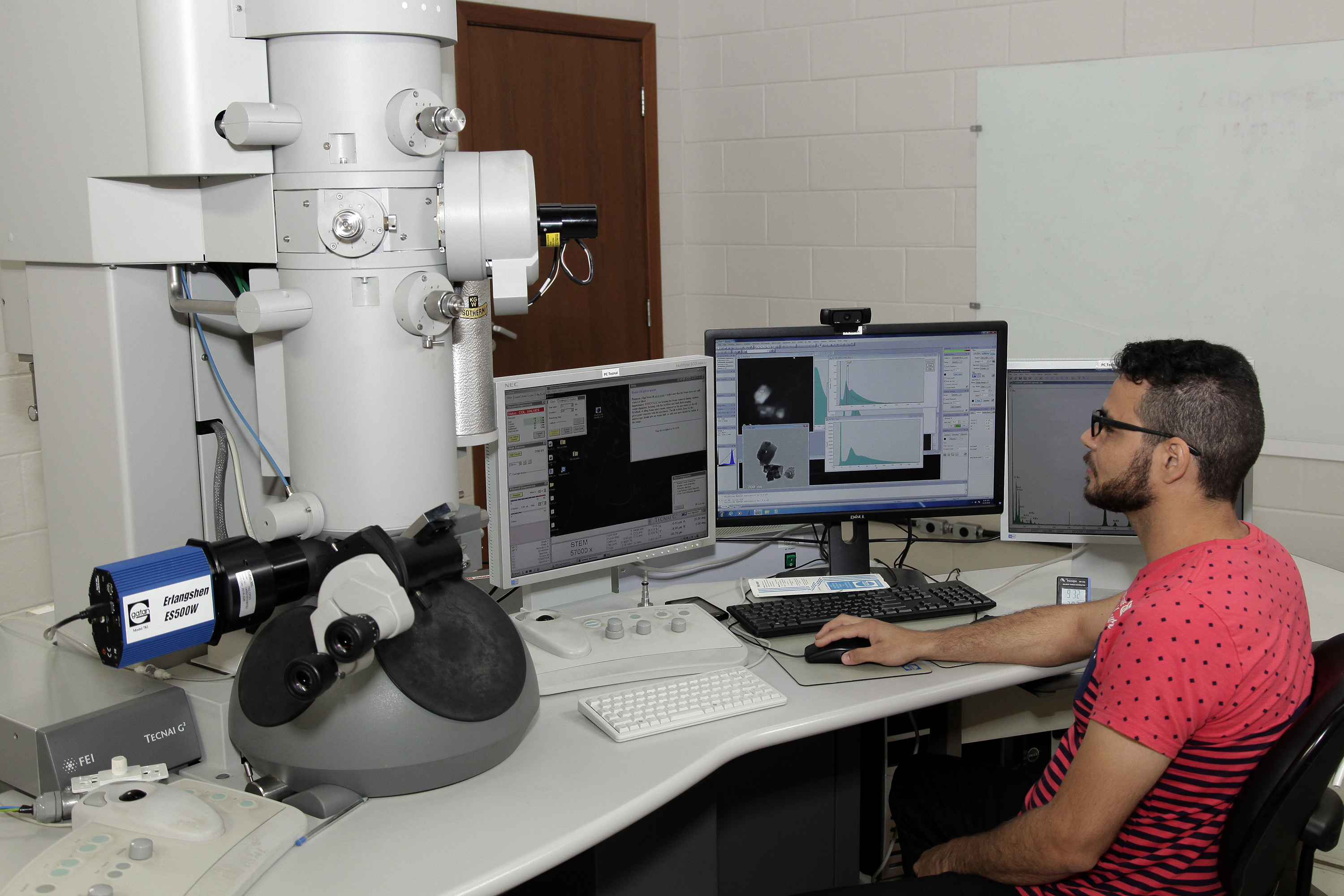 Centro de Microscopia da UFMG. Centro de Microscopia da UFMG. Foto: Foca Lisboa UFMG