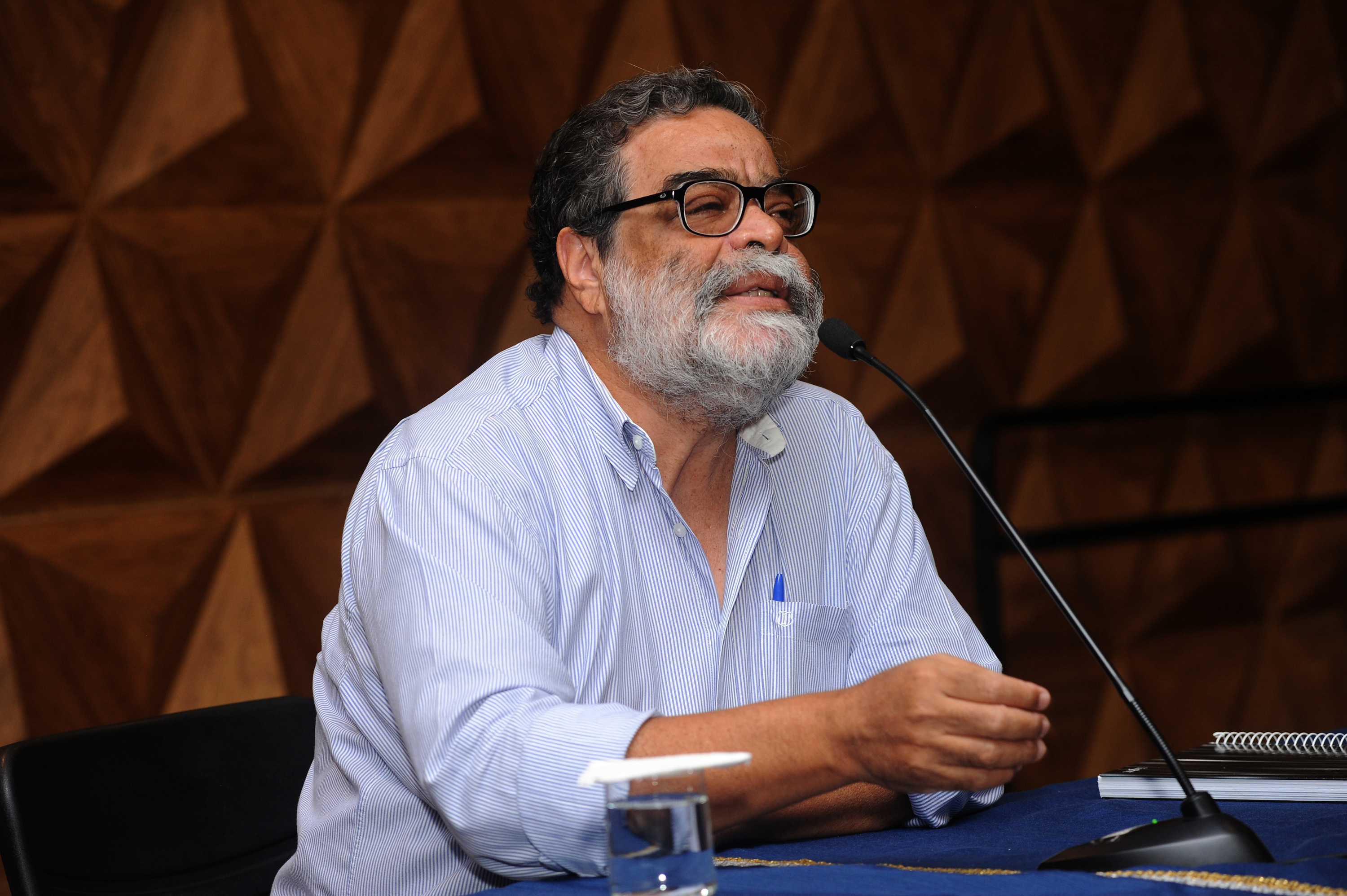 Professor da Face abordou surgimento do ensino, da pesquisa e da extensão. Foto: Foca Lisboa/ UFMG