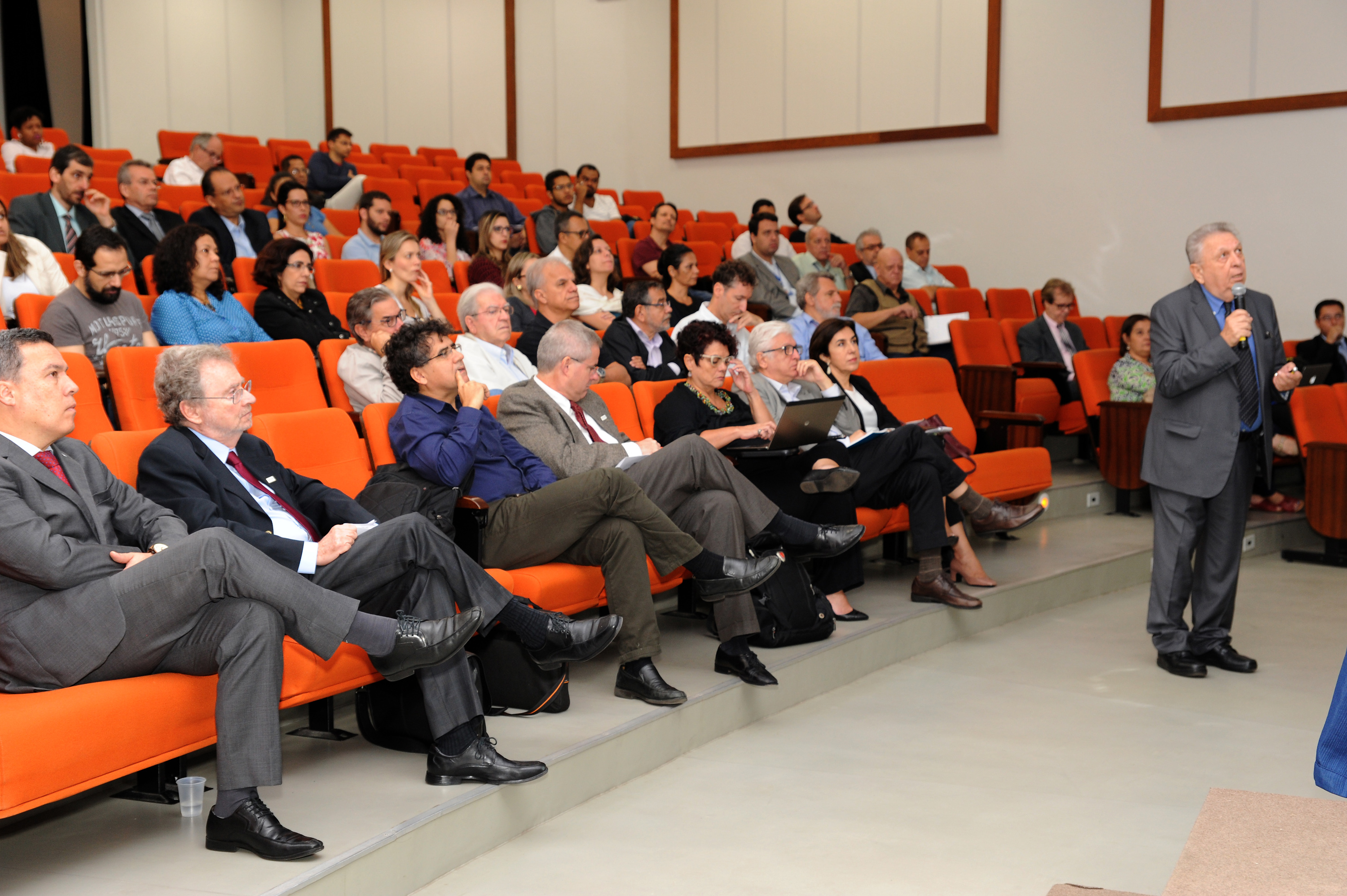 José Galizia Tundisi, em conferência nesta quarta-feira. Fotos: Carol Prado / UFMG
