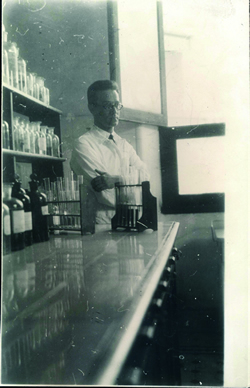 Baeta Vianna em laboratório na Faculdade de Medicina: presidente da SBPC em duas gestões. Acervo Cememor Medicina/ UFMG Baeta Vianna em laboratório na Faculdade de Medicina: presidente da SBPC em duas gestões. Acervo Cememor Medicina/ UFMG
