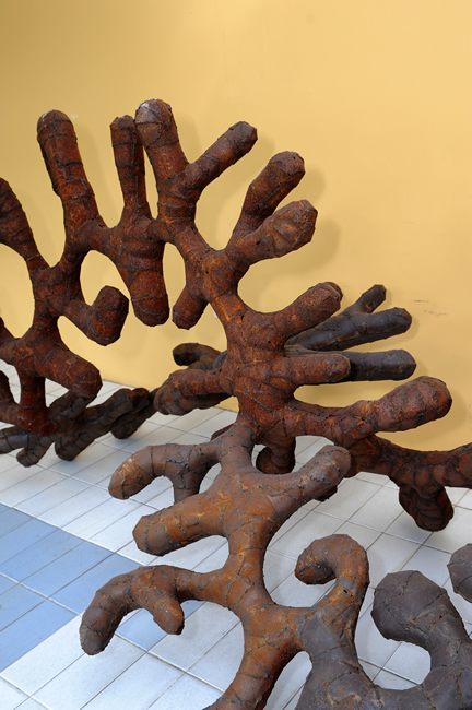 Escultura de Leandro Gabriel, de 2016. Acervo artístico da UFMG / Editora C/Arte Escultura de Leandro Gabriel, de 2016. Foto: Acervo artístico da UFMG / Editora C/Arte
