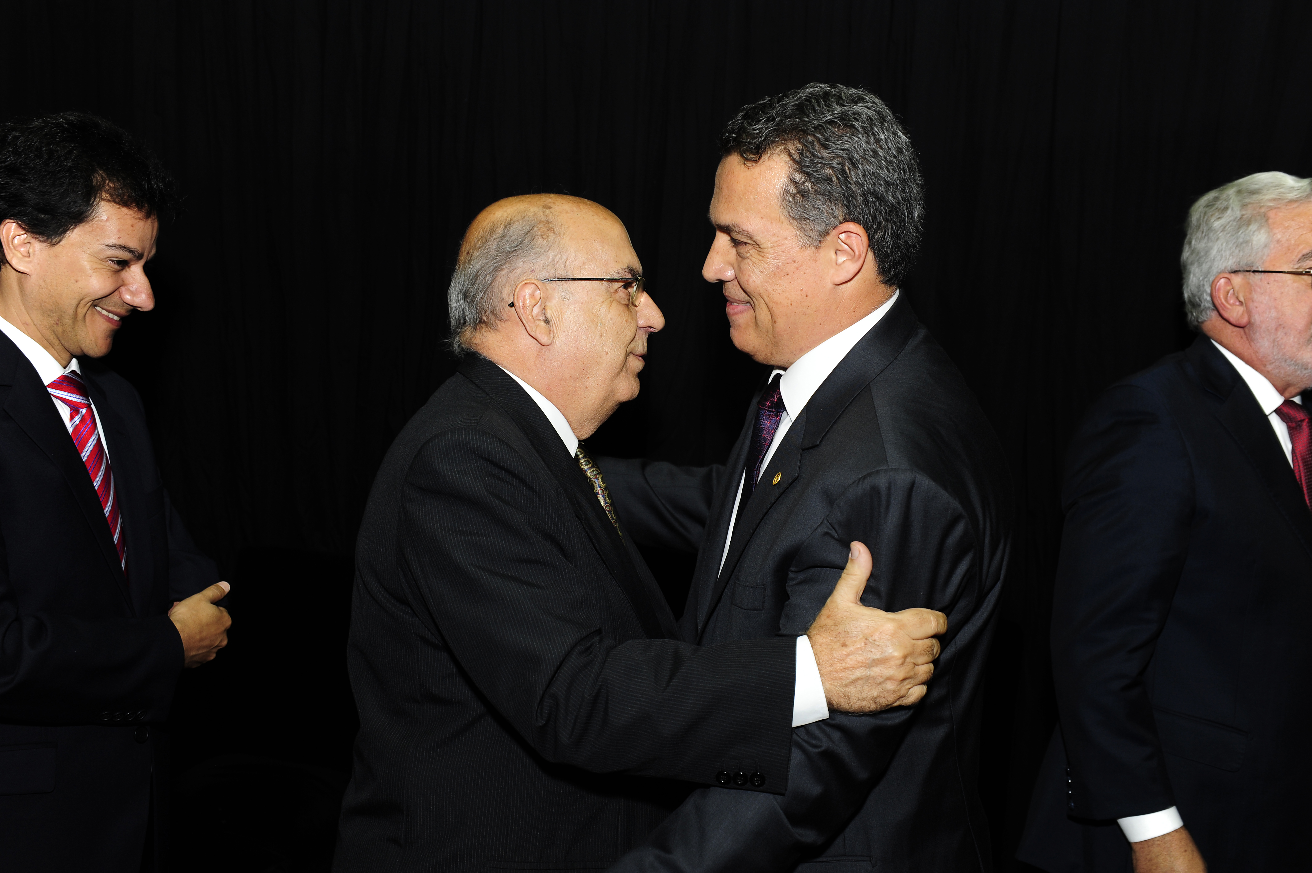 Cid Velloso e Jaime Ramírez, na posse de Jaime como reitor da UFMG, em 2014. Foto: Foca Lisboa