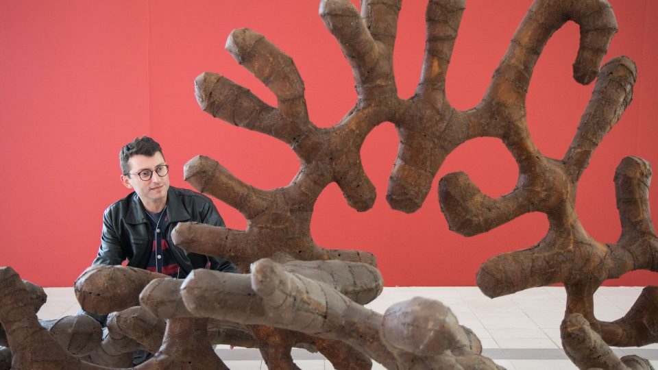 Escultura de Leandro Gabriel, de 2016. Foto: Lucas Braga/ UFMG