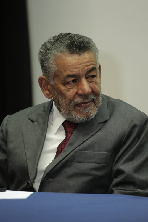 Tomaz Aroldo da Mota Santos na cerimônia em que recebeu o título de Professor Emérito da UFMG. Foto: Foca Lisboa/ UFMG Tomaz Aroldo da Mota Santos na cerimônia em que recebeu o título de Professor Emérito da UFMG. Foto: Foca Lisboa/ UFMG