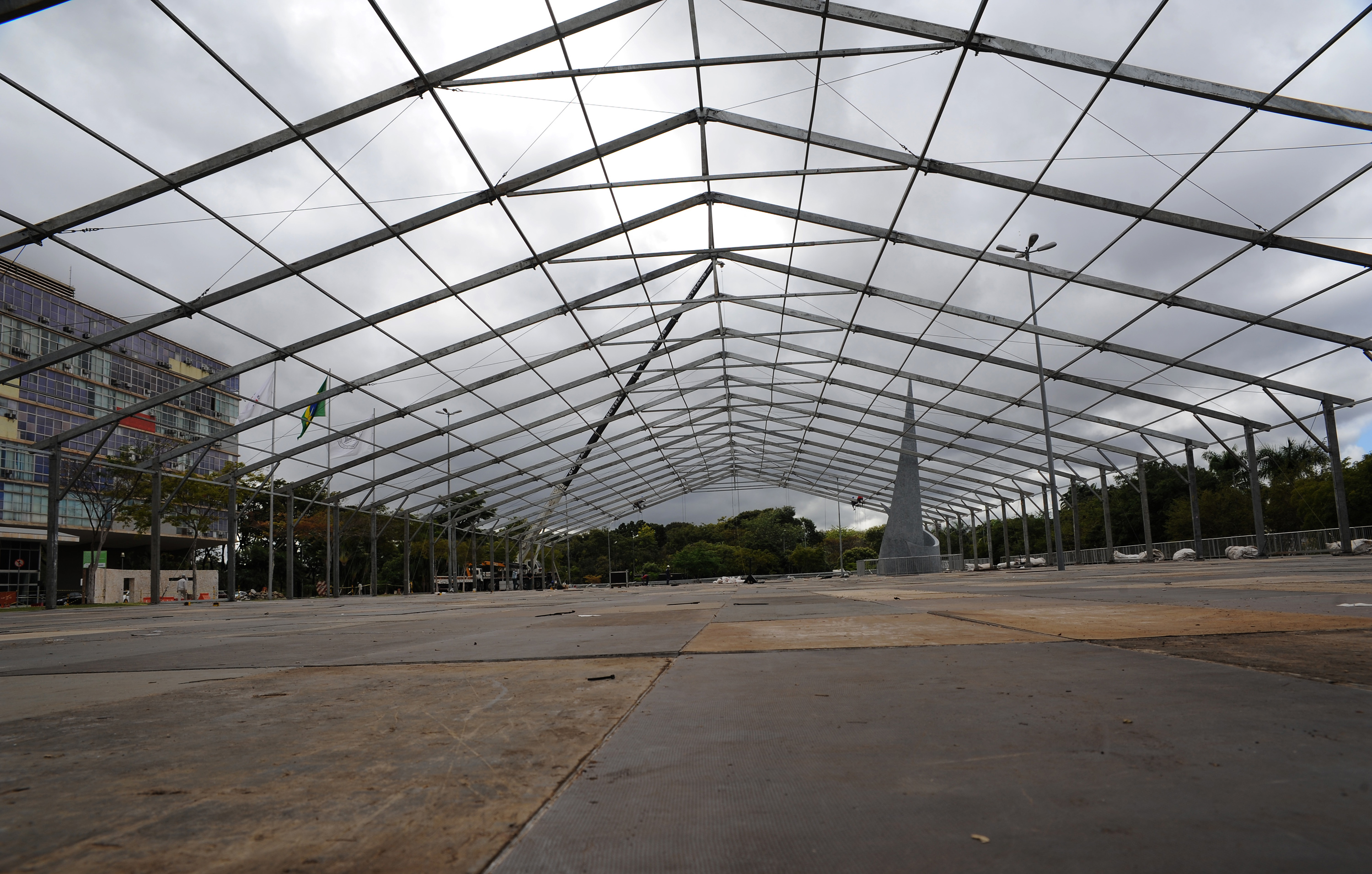 Plataforma no gramado da Reitoria terá 115 por 40 metros. Foto: Foca Lisboa/ UFMG