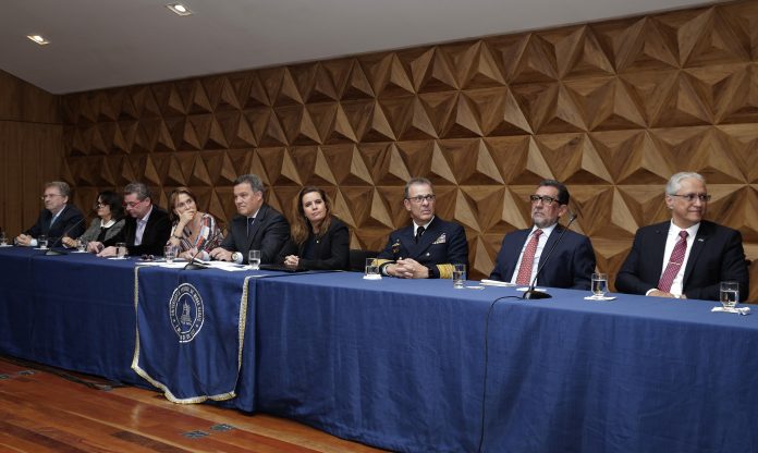 Dirigentes da UFMG, do governo federal e da SBPC compuseram a mesa de abertura. Foto: Foca Lisboa / UFMG