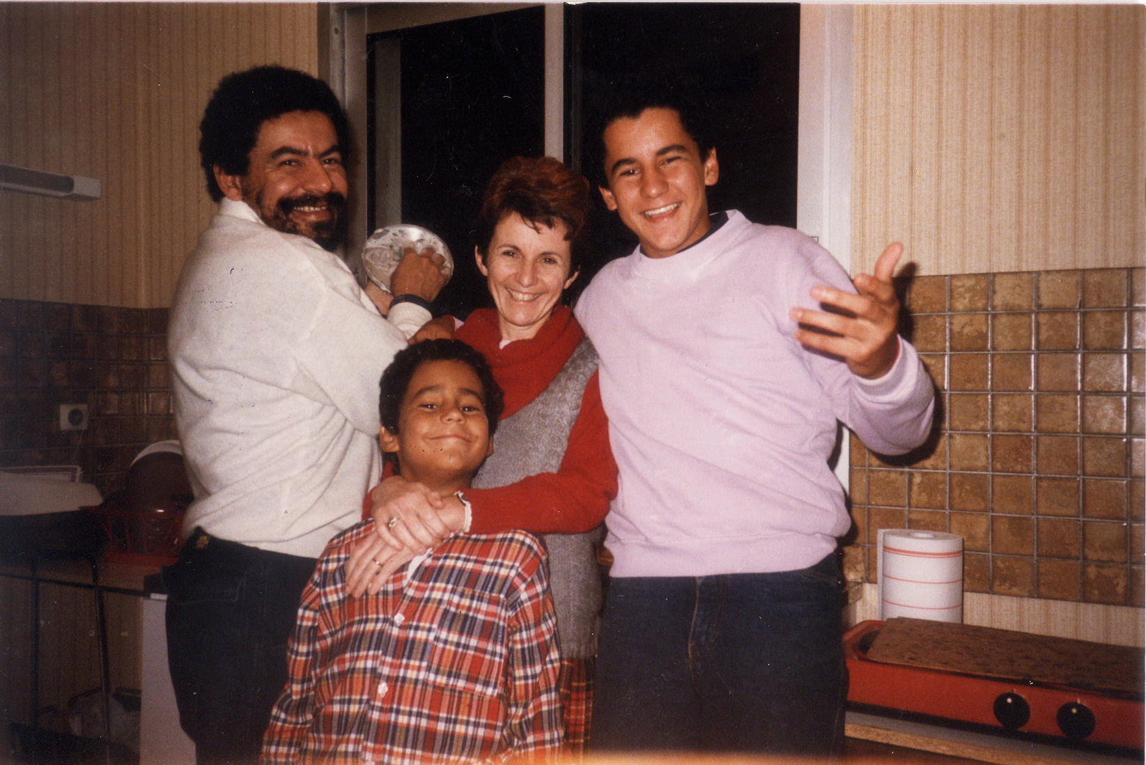 Temporada do pós-doutorado em Paris, com sua família: sua esposa, Yara, e dois de seus filhos, Daniel e Pedro. O terceiro, Ernesto, está atrás da câmera. Arquivo pessoal
