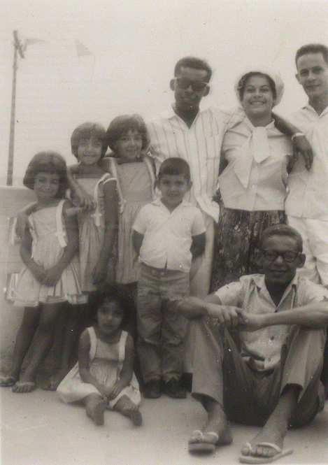 Um encontro das famílias baiana e mineira de Tomaz, em foto tirada em 7 de abril de 1963, em Belo Horizonte. Arquivo pessoal