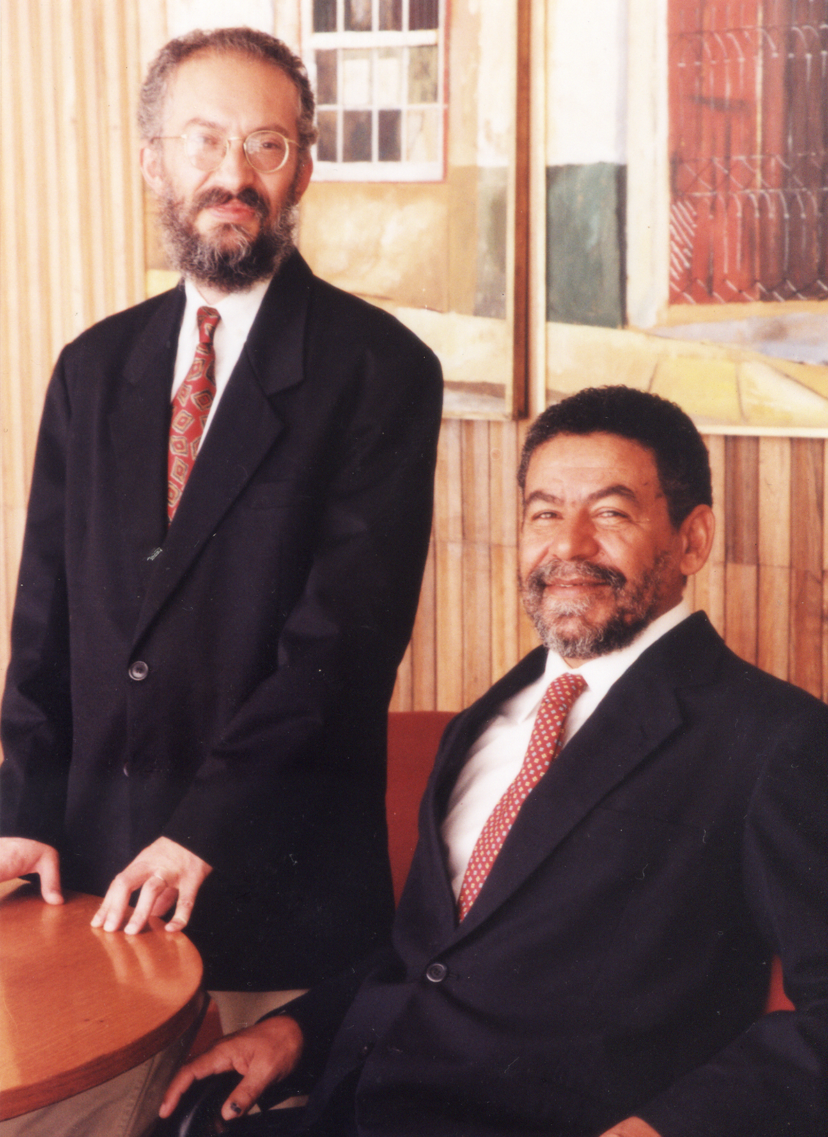 Tomaz toma posse como reitor da UFMG com o vice-reitor Jacyntho Lins Brandão, em 1994. Arquivo pessoal