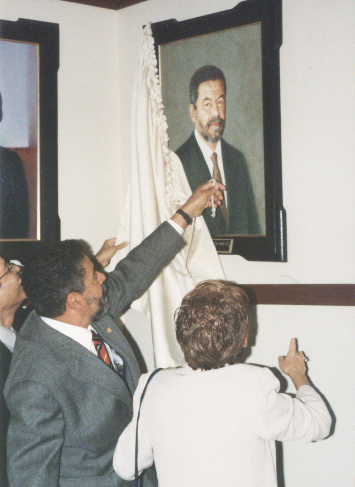 Descerramento do retrato de Tomaz como reitor da UFMG. Arquivo pessoal