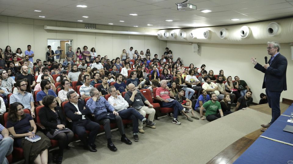 Eske Willerslev lotou o auditório 1 da Face. Foto: Foca Lisboa/ UFMG