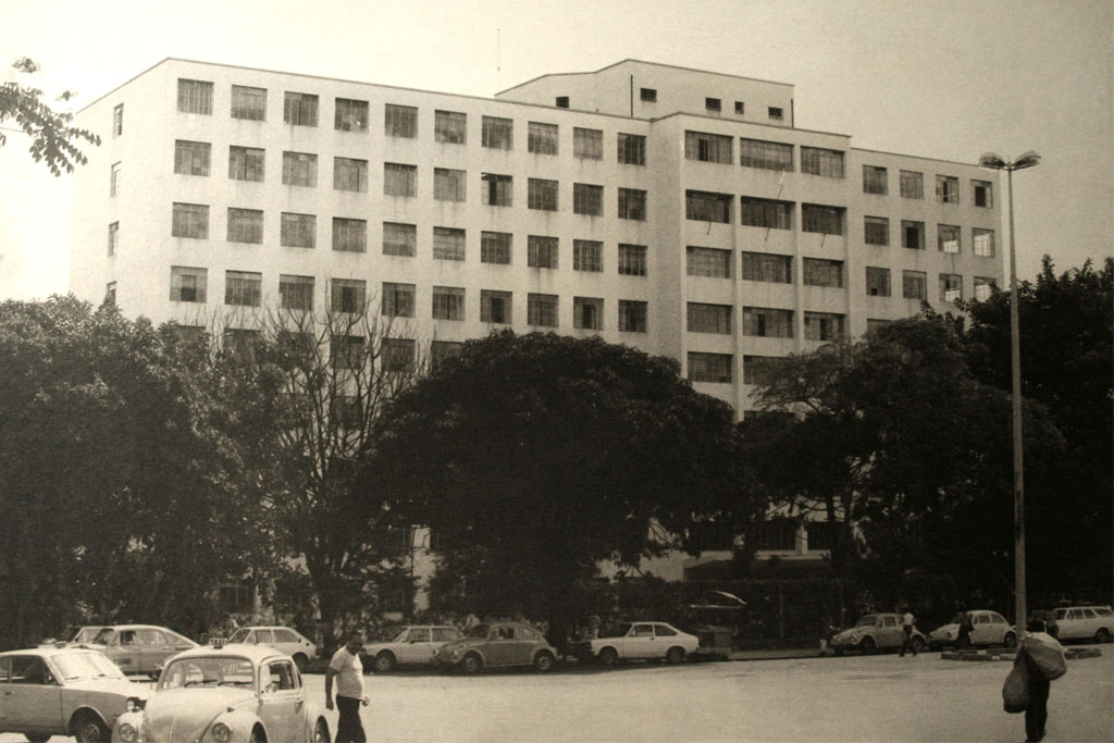 Prédio da Faculdade de Medicina da UFMG, construído na década de 1960. Acervo Cememor/ UFMG