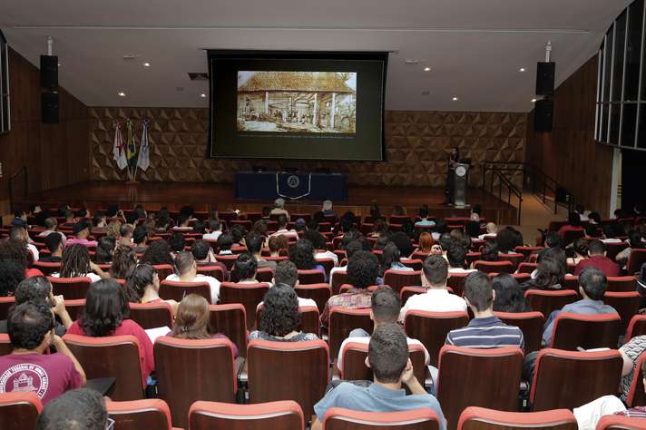 Conferência realizada no CAD 1 integrou ciclo sobre desafios contemporâneos. Foto: Foca Lisboa / UFMG