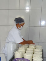 Unidade de produção de queijo minas: pesquisa quantificou impactos como emissão de CO2 e pressão sobre recursos naturais
