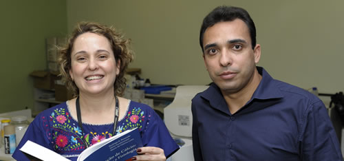 Silvia e Rodrigo: obra aborda temas da bioquímica e fisiologia celulares