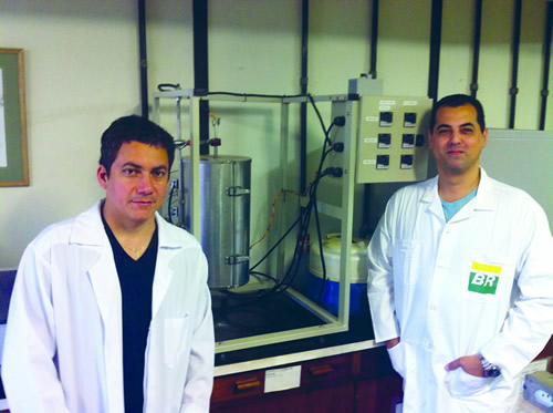 Luiz Oliveira e Márcio Portilho: técnica permite uso da glicerina em sua forma bruta