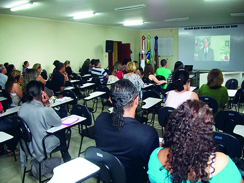 Atividade em polo da UAB: educao a distncia como instrumento de formao 